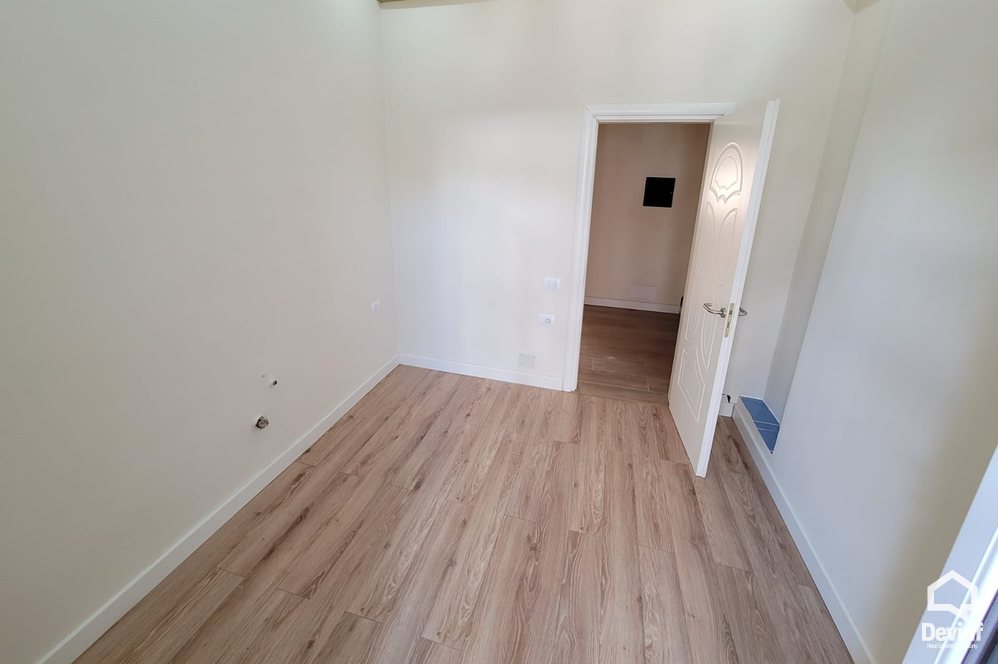 Tirane Qera Apartament 3+1 Zyre tek Medreseja ne Rr. Dibres apartament zyre
