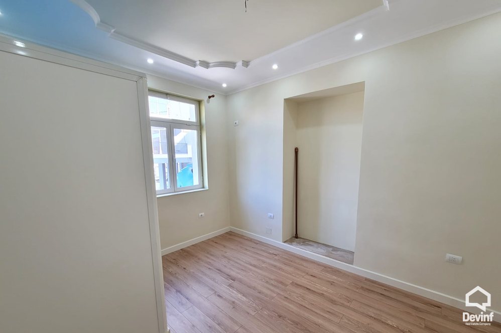 Tirane Qera Apartament 3+1 Zyre tek Medreseja ne Rr. Dibres apartament zyre
