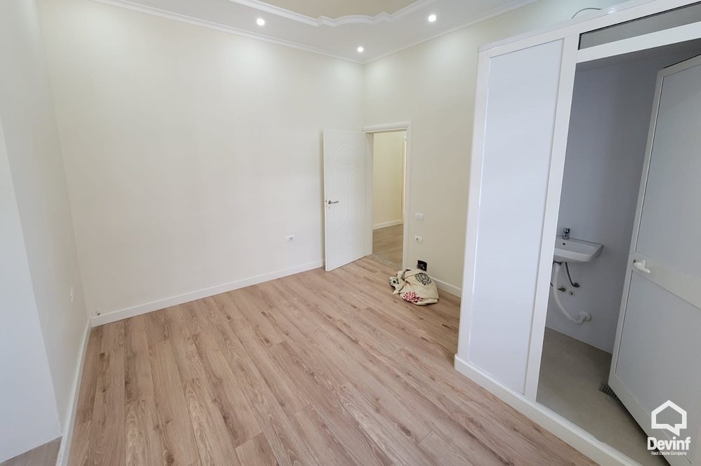 Tirane Qera Apartament 3+1 Zyre tek Medreseja ne Rr. Dibres apartament zyre