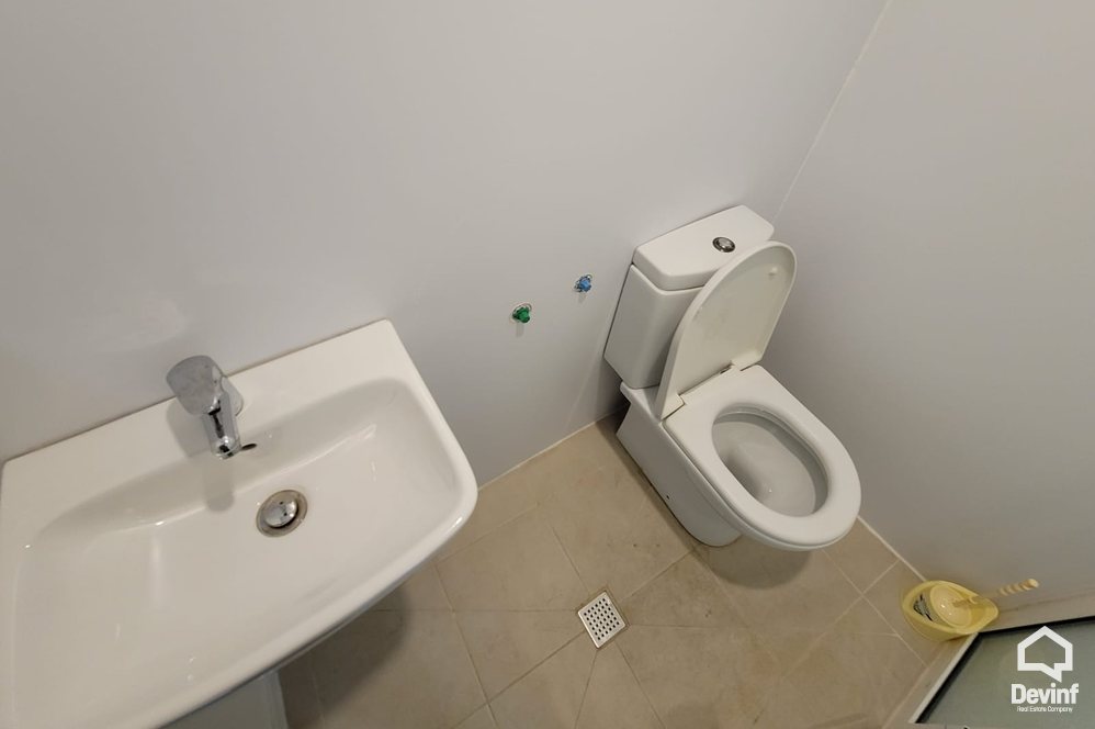 Tirane Qera Apartament 3+1 Zyre tek Medreseja ne Rr. Dibres apartament zyre