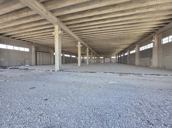 Magazine Shitje Shitet Magazinë pranë Portit të Ri, Porto Romano