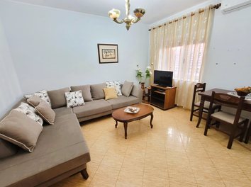 Apartament Qera Apartament ne qender ne Rr. Myslym Shyri
