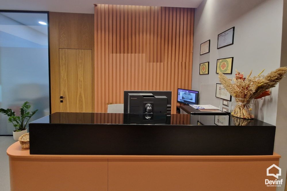 Tirane Shitje Zyre  Bulevardi Zogu I, prane qendres zyre qender estetike qender masazhi spa klinike dentare studio ligjore Noter
