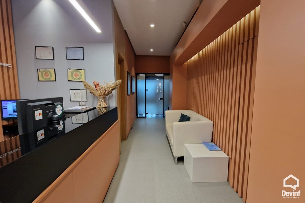Tirane Shitje Zyre  Bulevardi Zogu I, prane qendres zyre qender estetike qender masazhi spa klinike dentare studio ligjore Noter