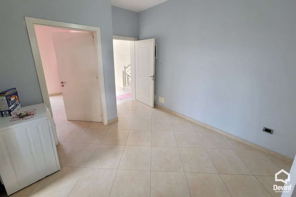 Tirane Qera Vile 2+1 Apartament ne vile qe ndodhet ne Sauk apartament kat vile