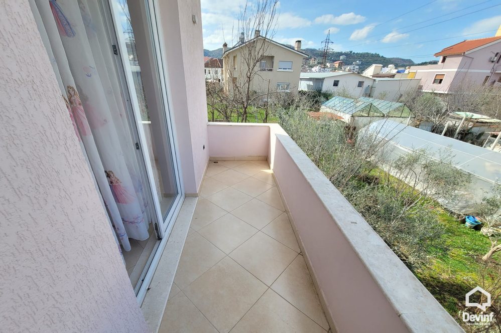 Tirane Qera Vile 2+1 Apartament ne vile qe ndodhet ne Sauk apartament kat vile