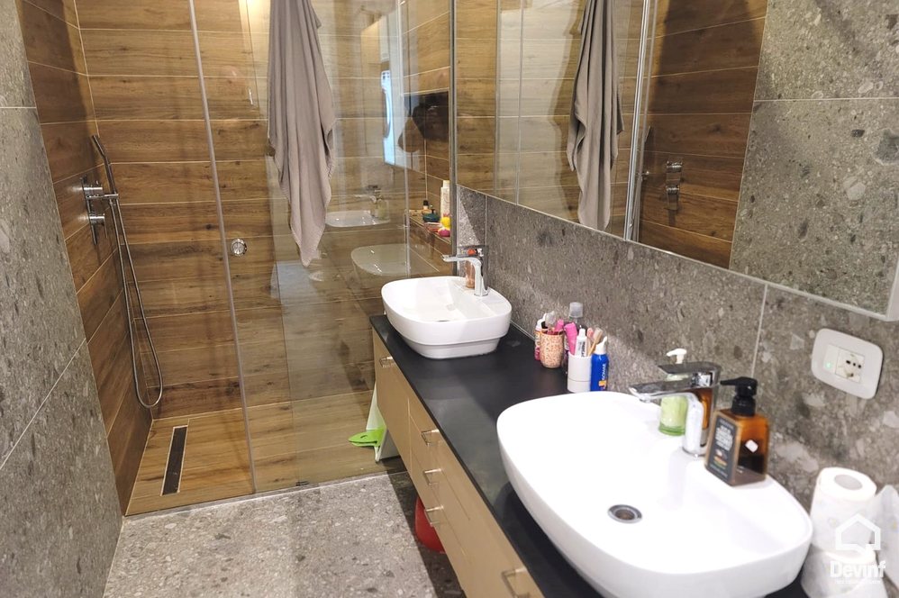 Tirane Qera Apartament 3+1 Apartament ne zonen e Bllokut apartament