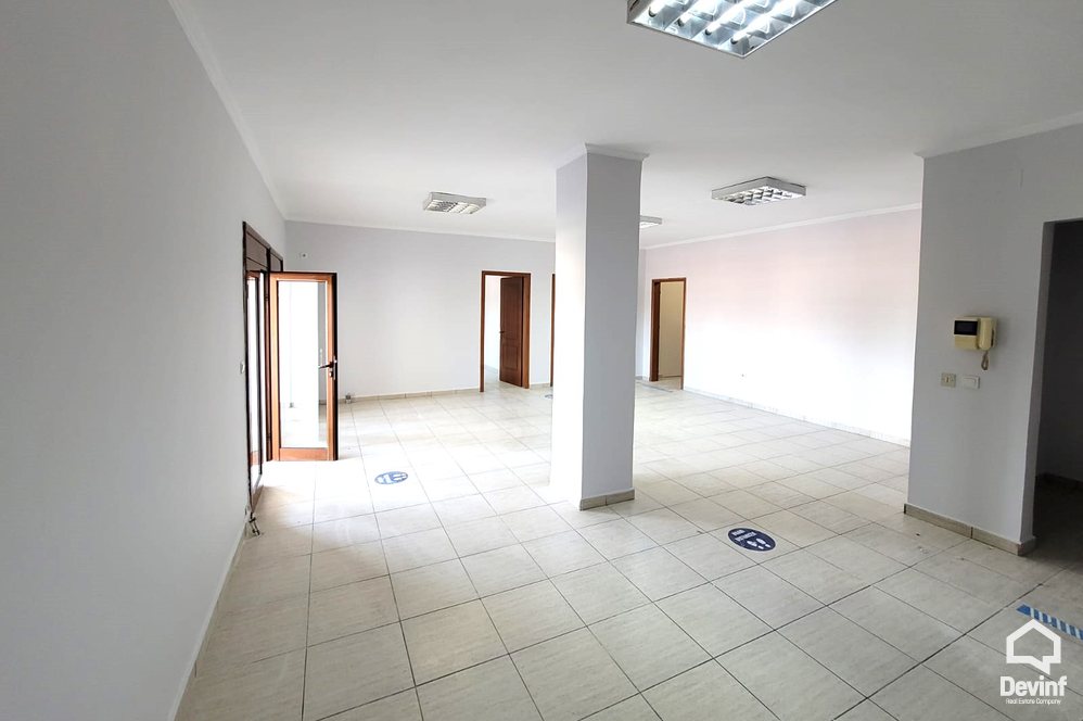 Tirane Qera Apartament 4+1+G Zyre ne zonen e Bllokut zyre