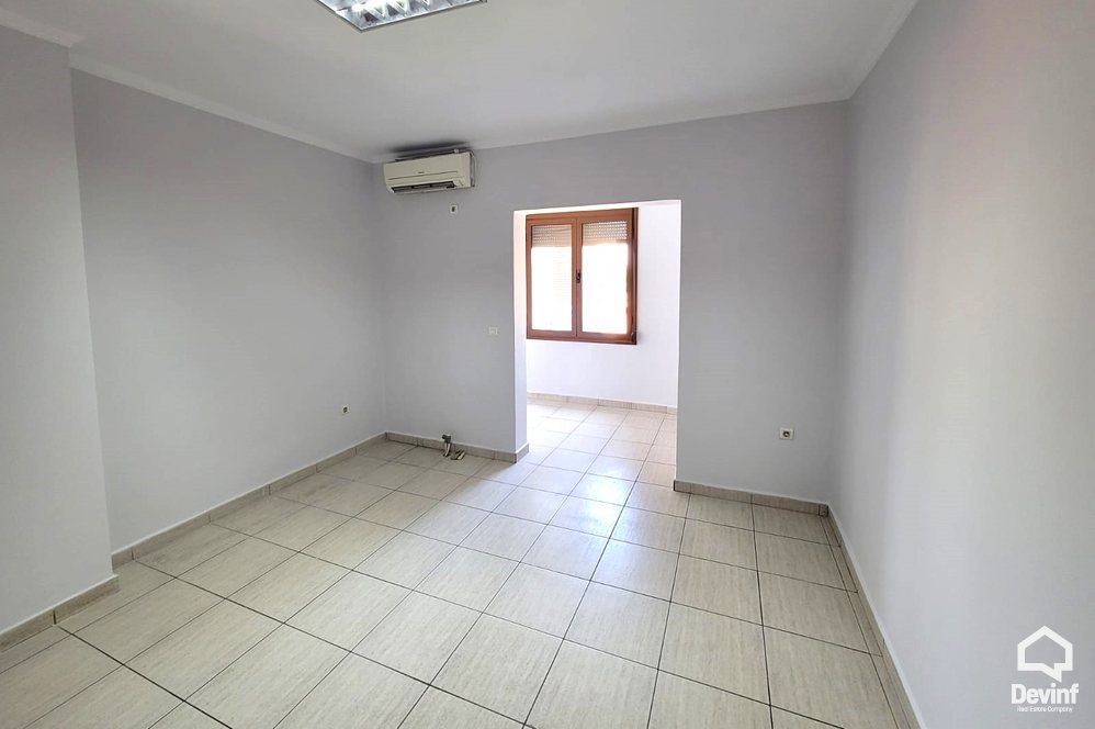 Tirane Qera Apartament 4+1+G Zyre ne zonen e Bllokut zyre