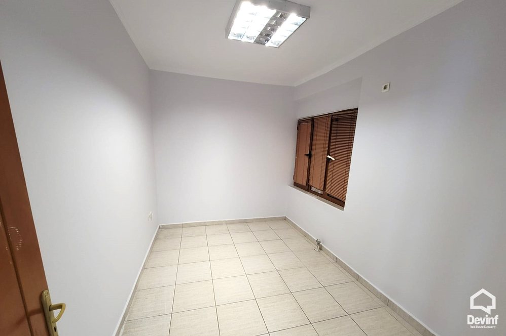 Tirane Qera Apartament 4+1+G Zyre ne zonen e Bllokut zyre