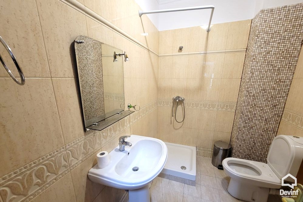 Tirane Qera Apartament 4+1+G Zyre ne zonen e Bllokut zyre