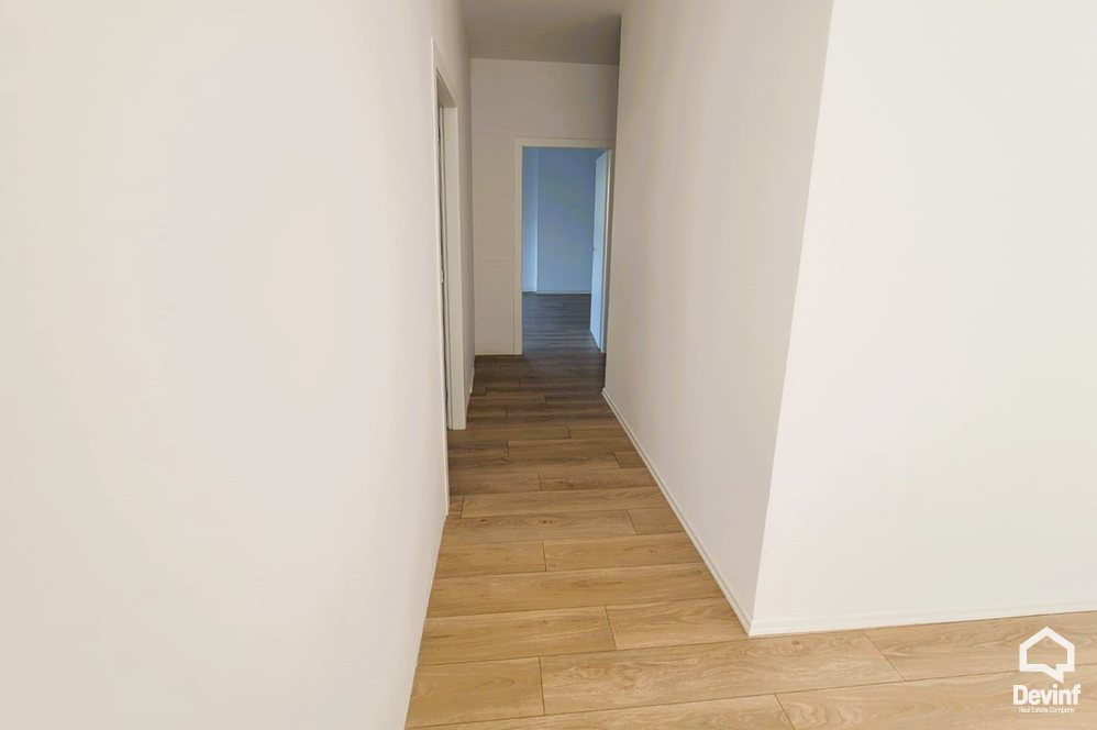 Tirane Qera Zyre  Zyre ne qender te Tiranes zyre qender estetike turistike show room studio ligjore Noter