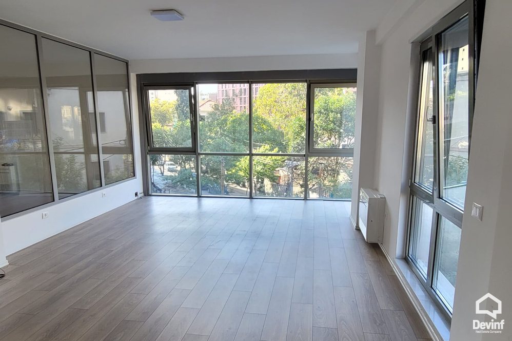 Tirane Qera Zyre  Zyre ne qender te Tiranes zyre qender estetike turistike show room studio ligjore Noter