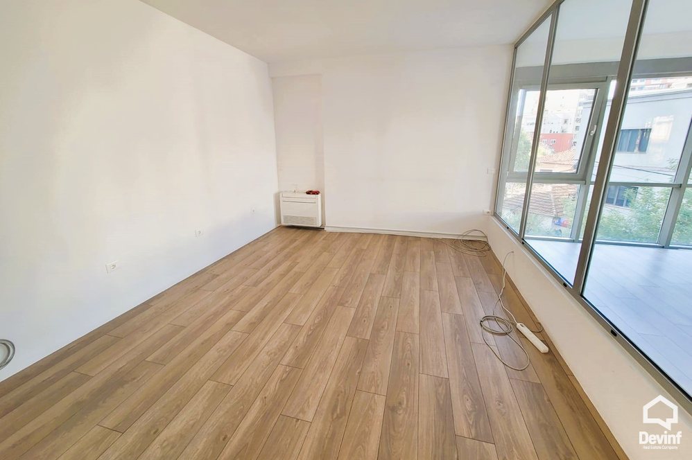 Tirane Qera Zyre  Zyre ne qender te Tiranes zyre qender estetike turistike show room studio ligjore Noter