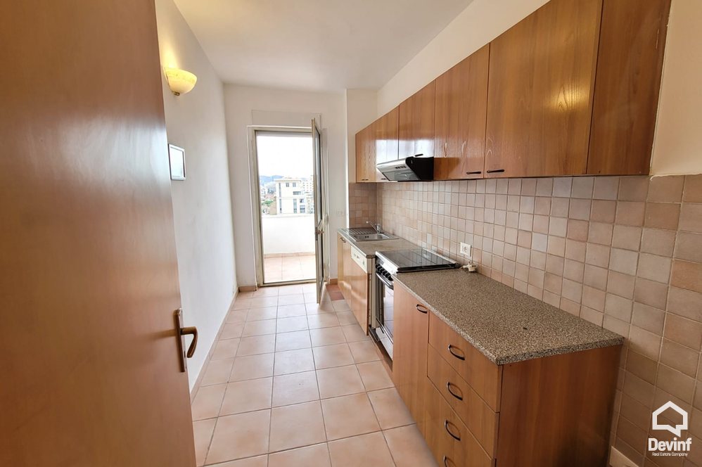 Tirane For Rent Office 3+1+G Office in Boulevard Zhan Dark Office qender estetike klinike spitalore spa