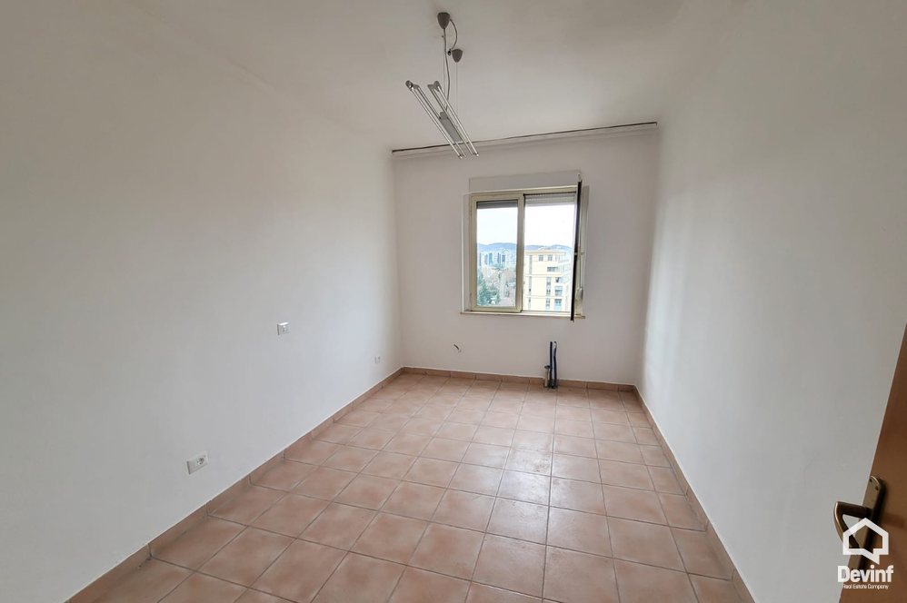 Tirane For Rent Office 3+1+G Office in Boulevard Zhan Dark Office qender estetike klinike spitalore spa