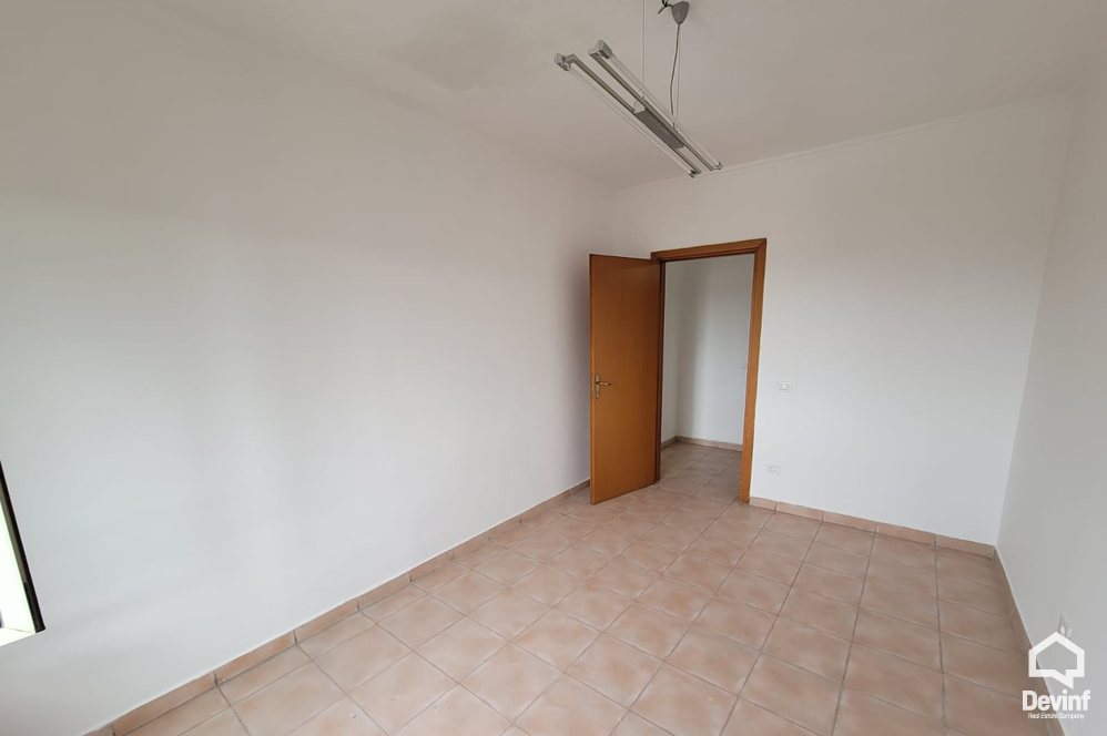 Tirane For Rent Office 3+1+G Office in Boulevard Zhan Dark Office qender estetike klinike spitalore spa