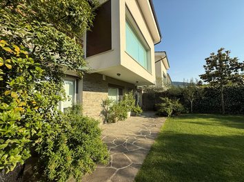 Vile Shitje Long Hill Residence