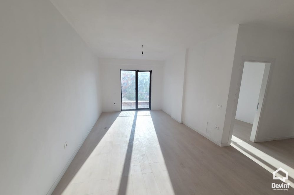 Tirane Qera Apartament 2+1 Zyre ne zonen midis Rr. Myslym Shyri dhe Rr. Kavajes zyre qender estetike klinike