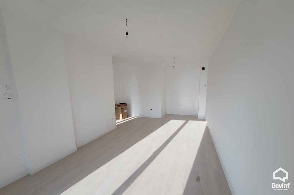 Tirane Qera Apartament 2+1 Zyre ne zonen midis Rr. Myslym Shyri dhe Rr. Kavajes zyre qender estetike klinike