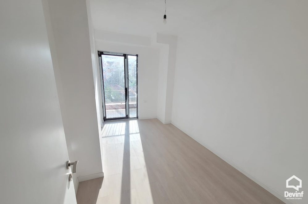 Tirane Qera Apartament 2+1 Zyre ne zonen midis Rr. Myslym Shyri dhe Rr. Kavajes zyre qender estetike klinike