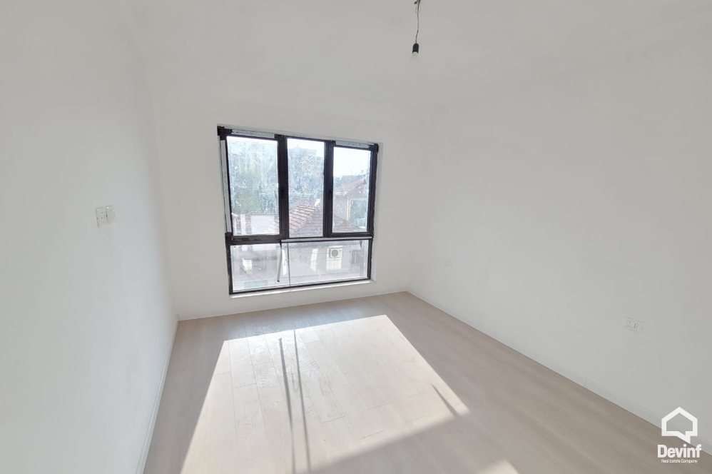 Tirane Qera Apartament 2+1 Zyre ne zonen midis Rr. Myslym Shyri dhe Rr. Kavajes zyre qender estetike klinike