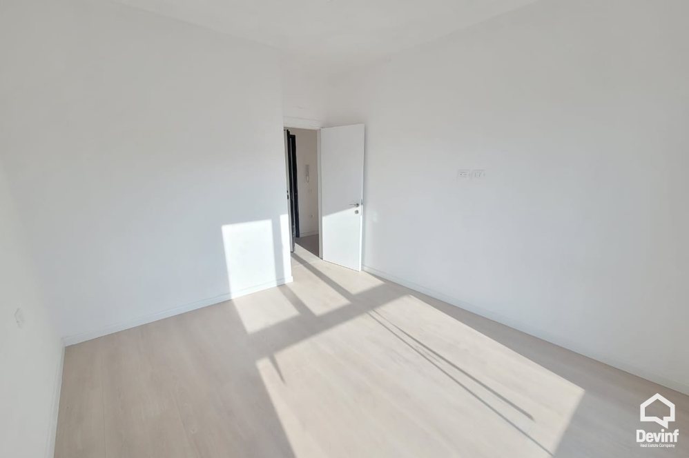 Tirane Qera Apartament 2+1 Zyre ne zonen midis Rr. Myslym Shyri dhe Rr. Kavajes zyre qender estetike klinike